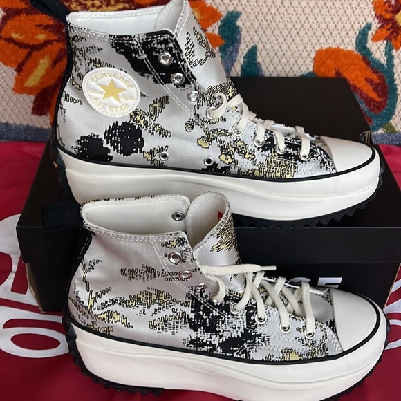Converse 171399C
RUN STAR HIKE HI
SATURN GOLD/BLACK/EGRET
Men’s sneakers Platfrm - Picture 2 of 16